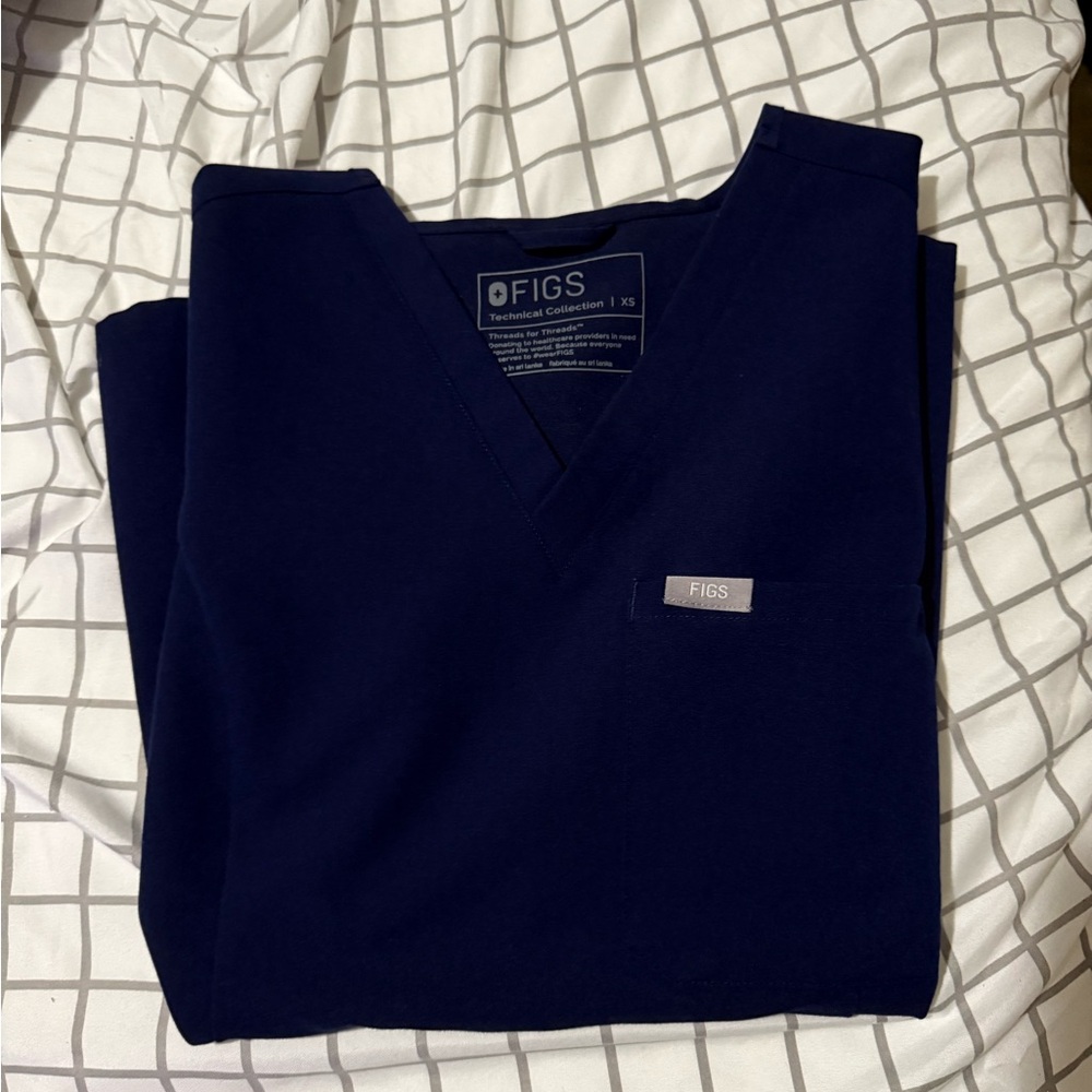 FIGS Women's Navy V-Neck Short Sleeve Top